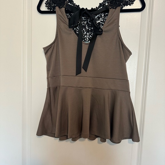 Julie's Closet Black Lace Brown Peplum Blouse - Picture 2 of 3